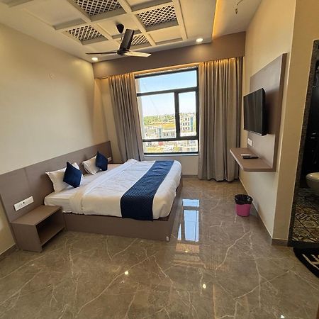 Hotel Sisodiya Palace Khātu Екстериор снимка