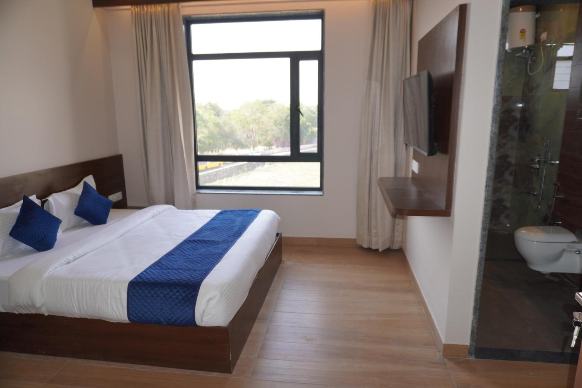 Hotel Sisodiya Palace Khātu Екстериор снимка