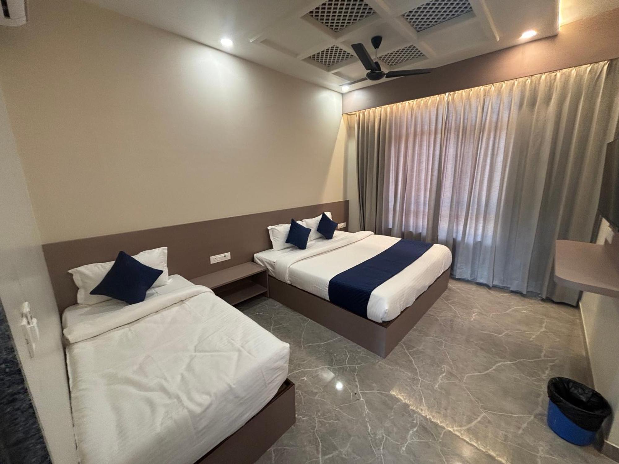 Hotel Sisodiya Palace Khātu Екстериор снимка