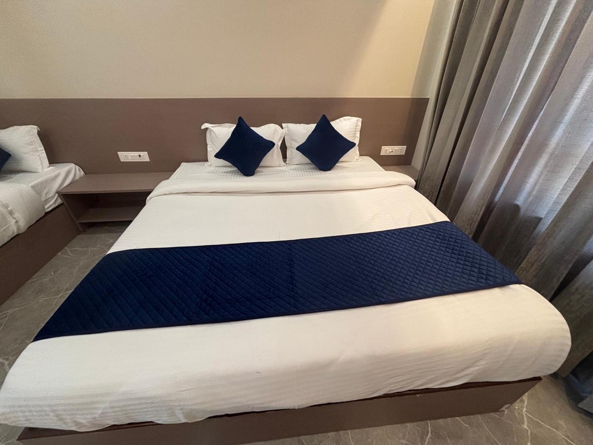 Hotel Sisodiya Palace Khātu Екстериор снимка