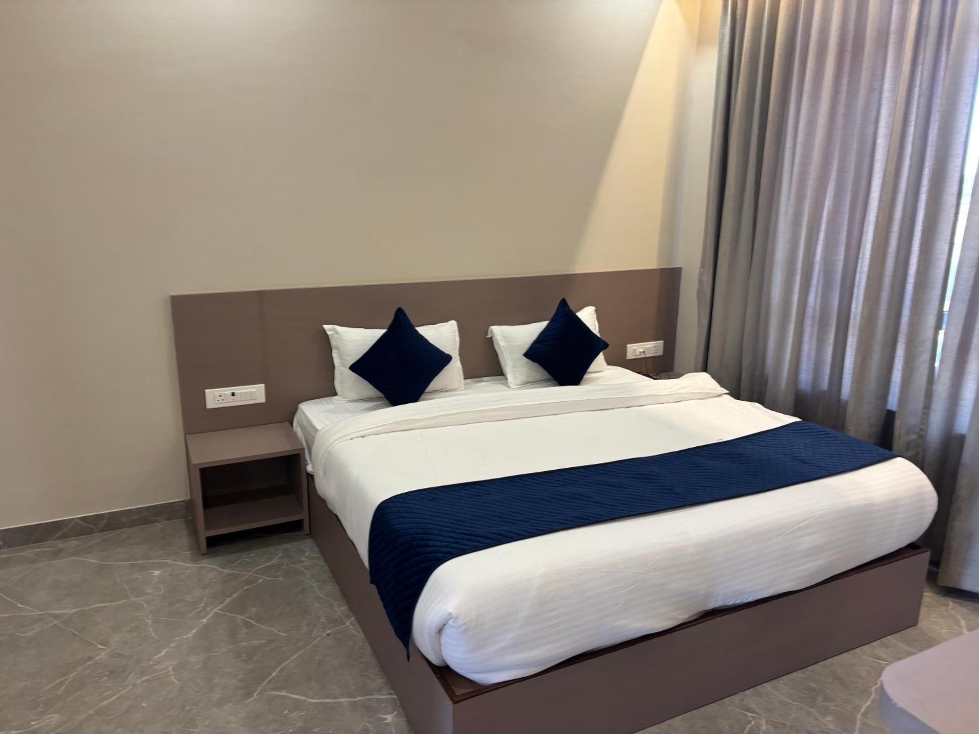 Hotel Sisodiya Palace Khātu Екстериор снимка