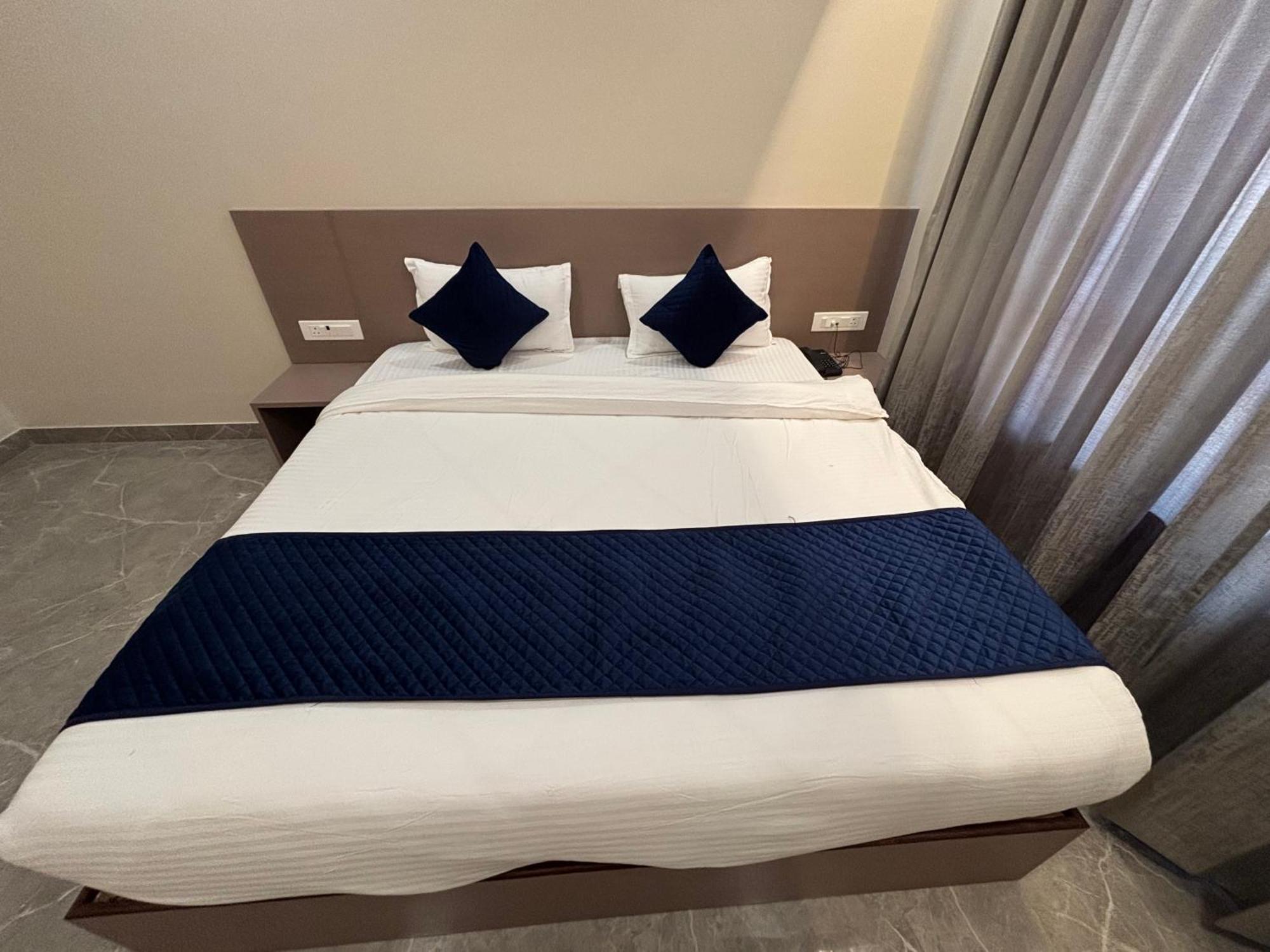 Hotel Sisodiya Palace Khātu Екстериор снимка