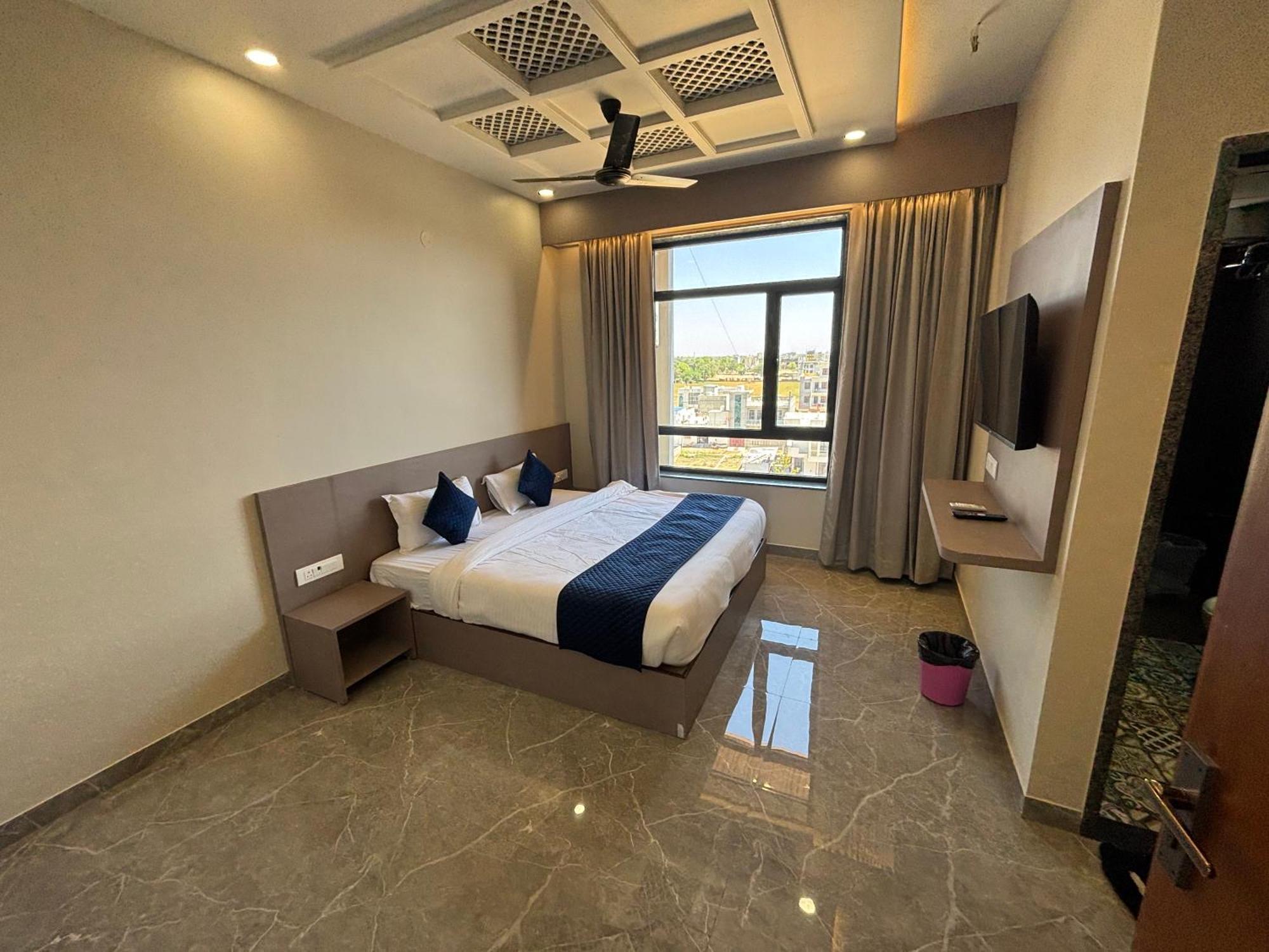 Hotel Sisodiya Palace Khātu Екстериор снимка