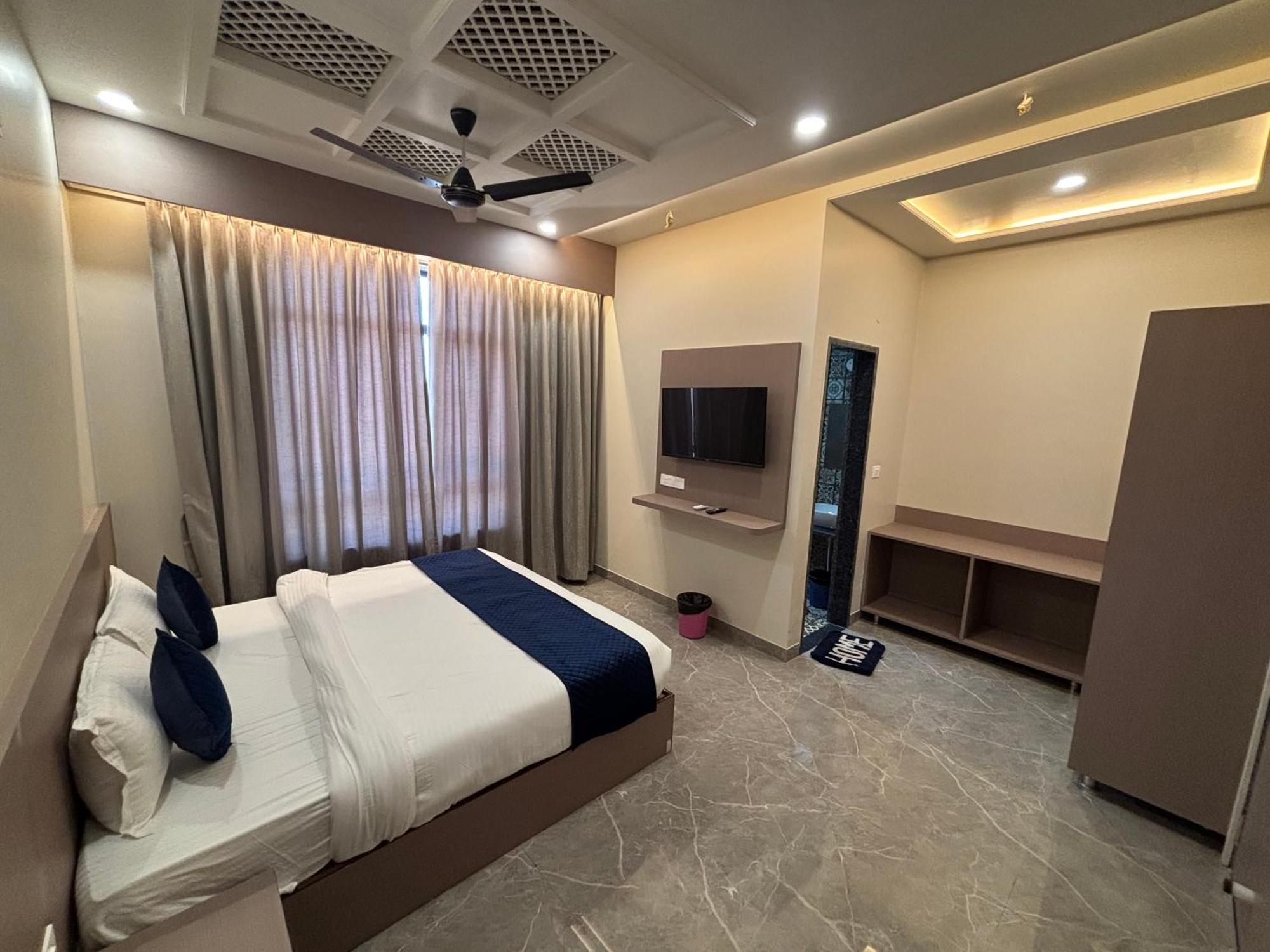 Hotel Sisodiya Palace Khātu Екстериор снимка