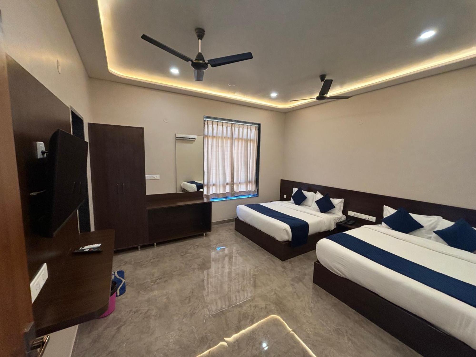 Hotel Sisodiya Palace Khātu Екстериор снимка