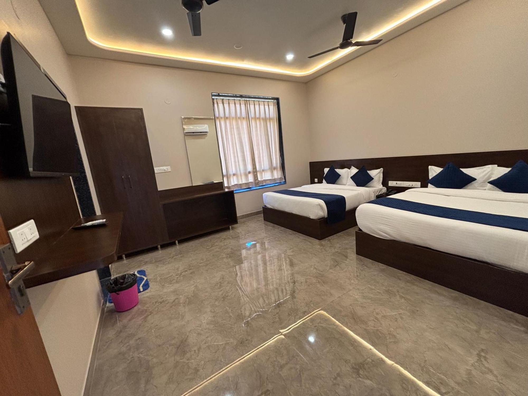 Hotel Sisodiya Palace Khātu Екстериор снимка