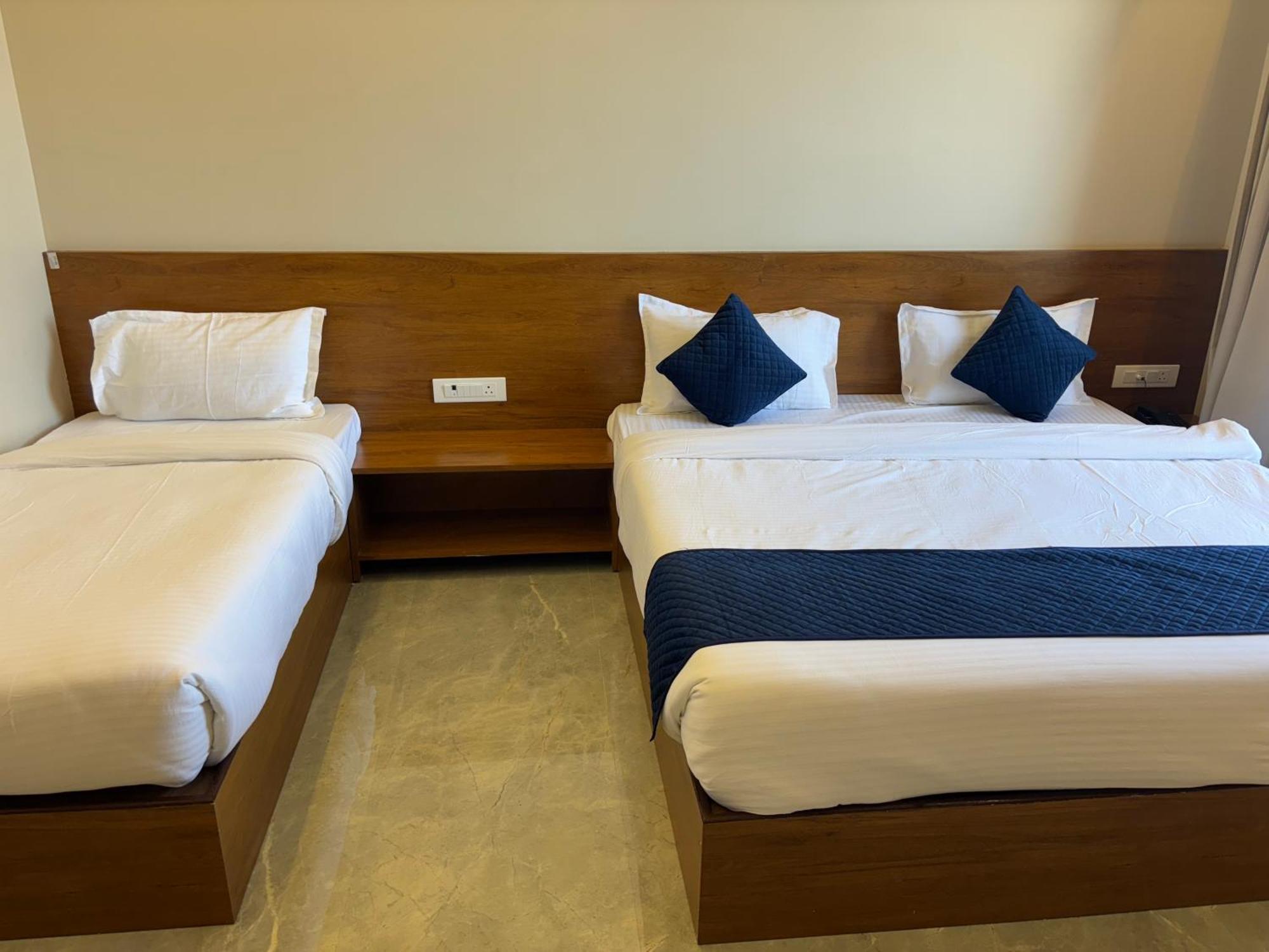Hotel Sisodiya Palace Khātu Екстериор снимка