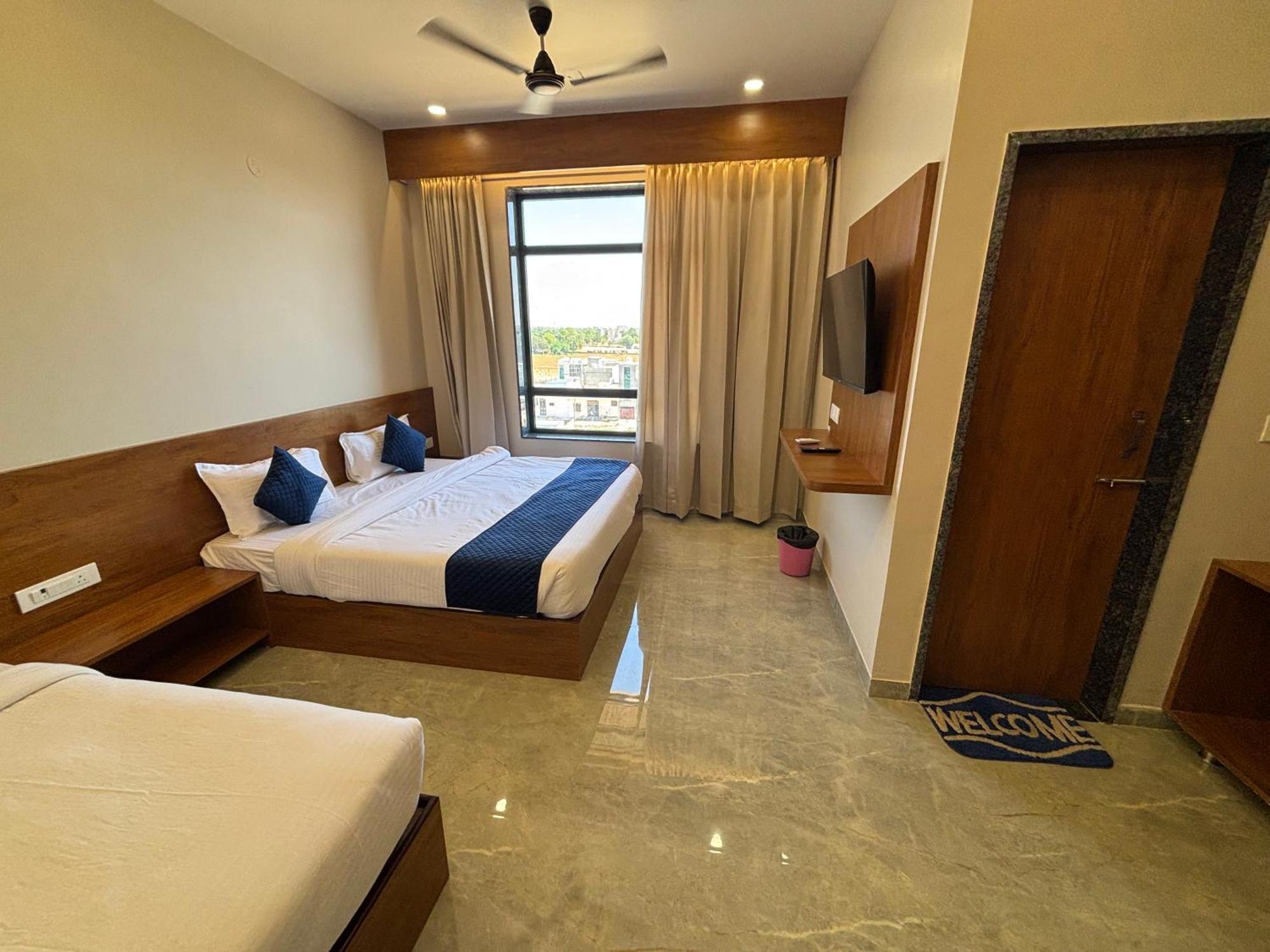 Hotel Sisodiya Palace Khātu Екстериор снимка