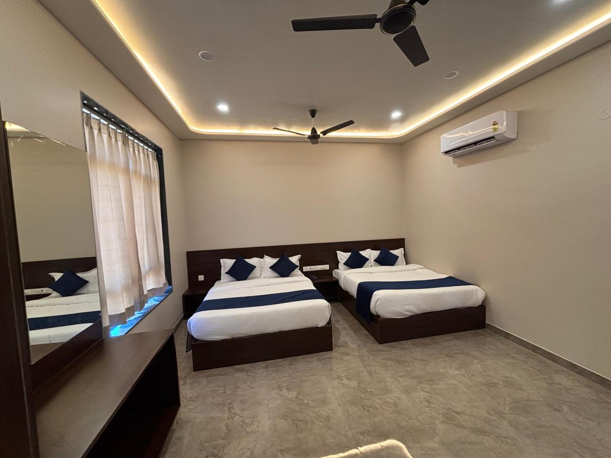 Hotel Sisodiya Palace Khātu Екстериор снимка