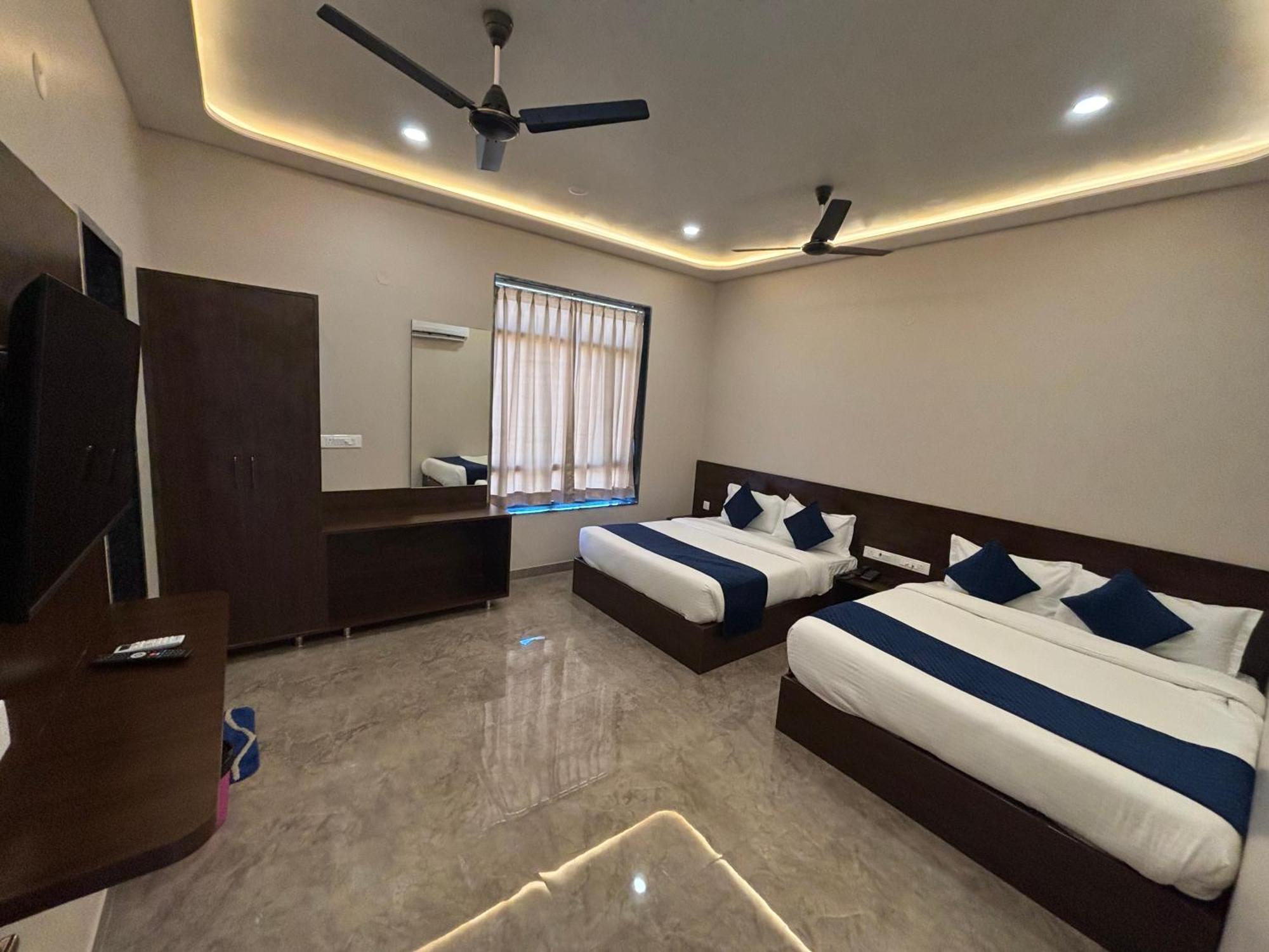 Hotel Sisodiya Palace Khātu Екстериор снимка
