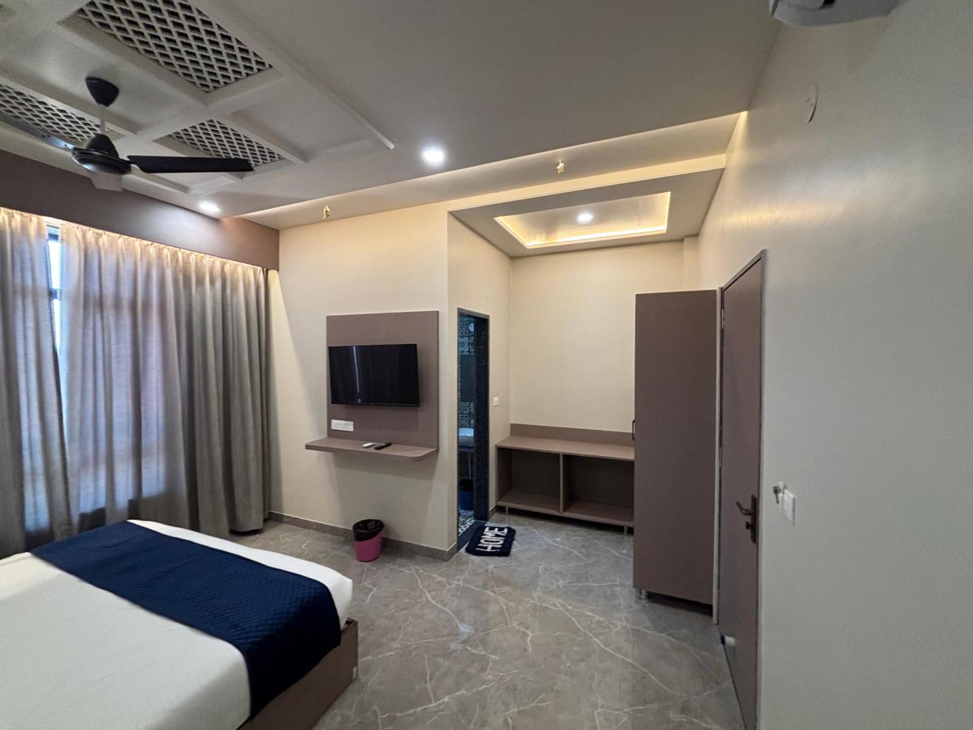 Hotel Sisodiya Palace Khātu Екстериор снимка