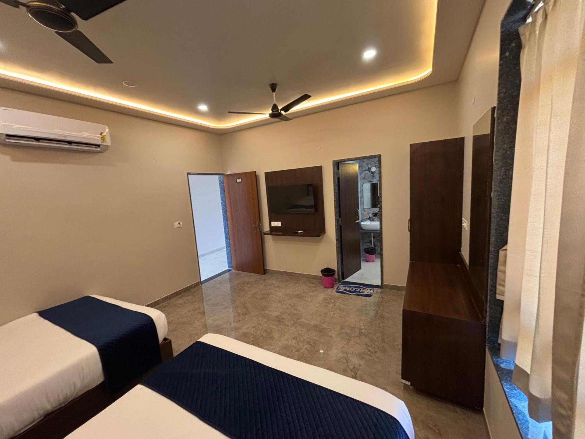 Hotel Sisodiya Palace Khātu Екстериор снимка