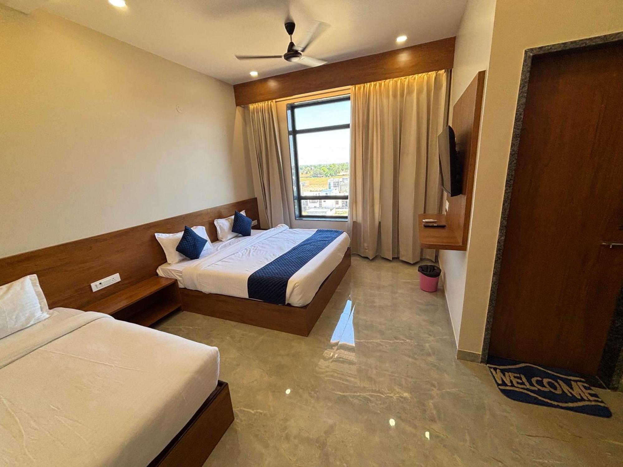 Hotel Sisodiya Palace Khātu Екстериор снимка