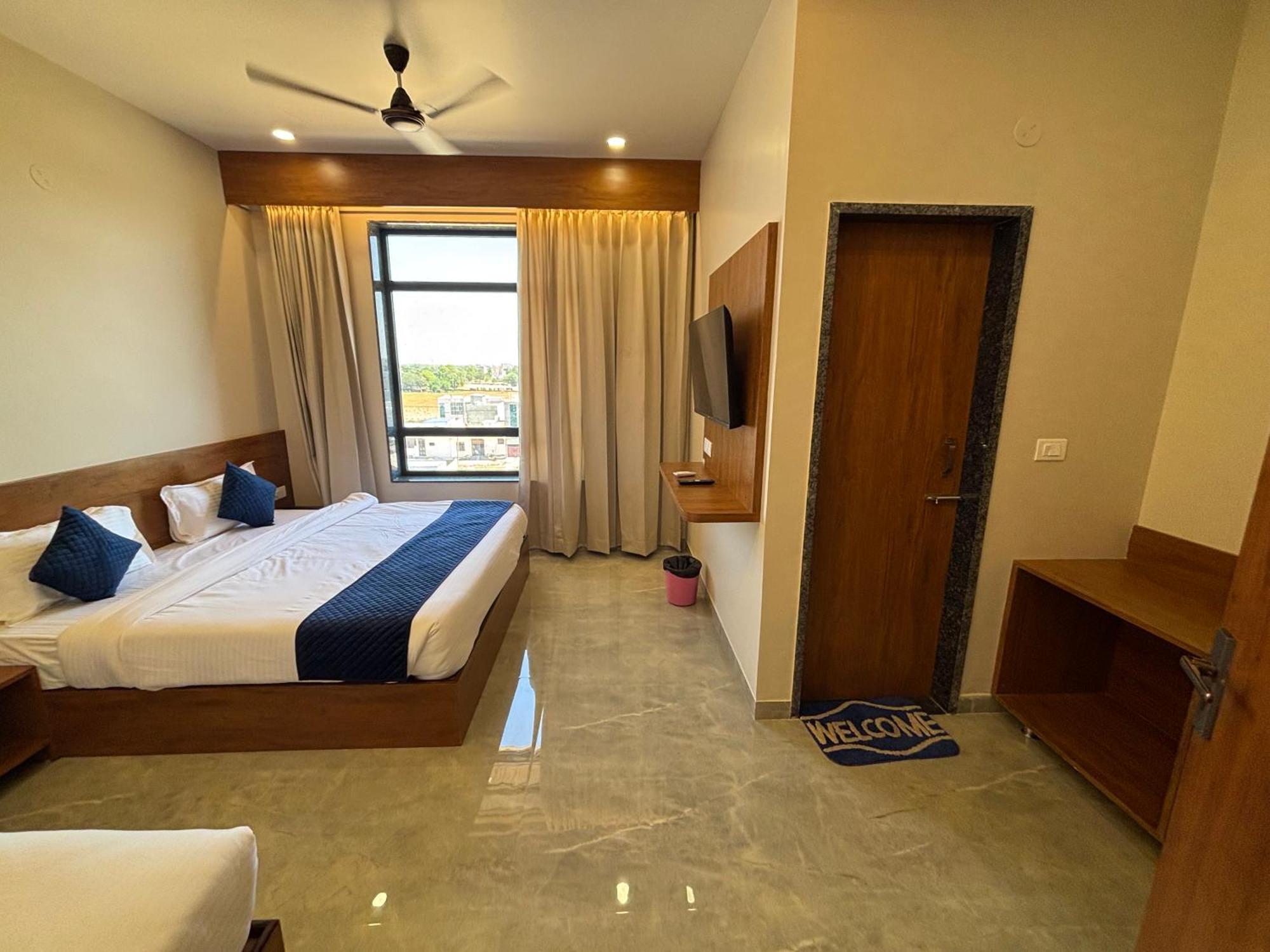 Hotel Sisodiya Palace Khātu Екстериор снимка